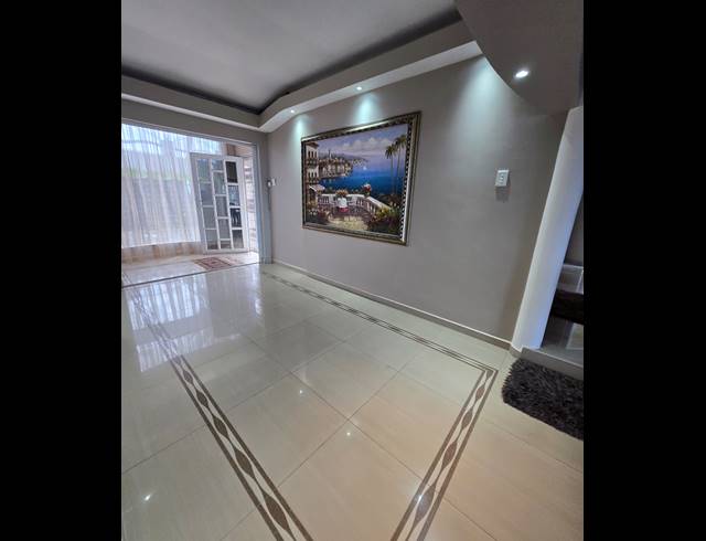 5 BEDROOM HOUSE FOR SALE IN BLUFF
